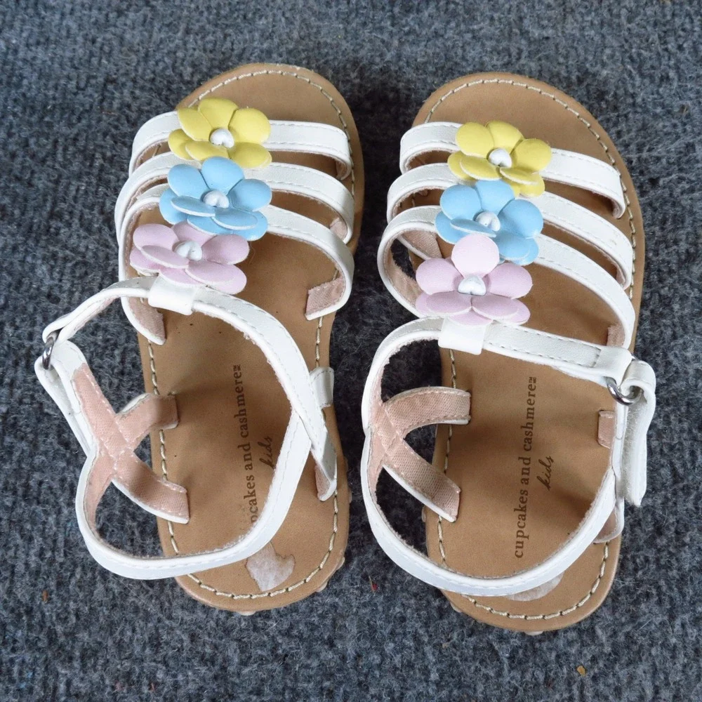 Cupcakes and Cashmere Kids Girls Floral Strappy Sandals Size T9 Summer White